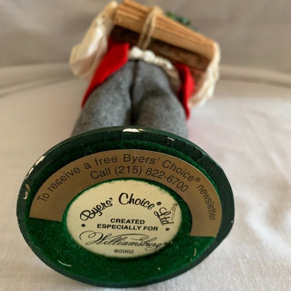 Byer's Choice 2002 Williamsburg Carolers Boy with Stack of Wood - Picture 7 of 7